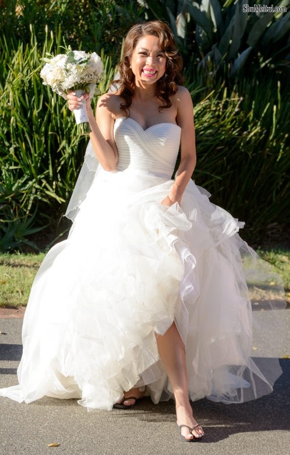 拍婚纱照现场新娘和伴娘同时秀脚[第1张/共3张]