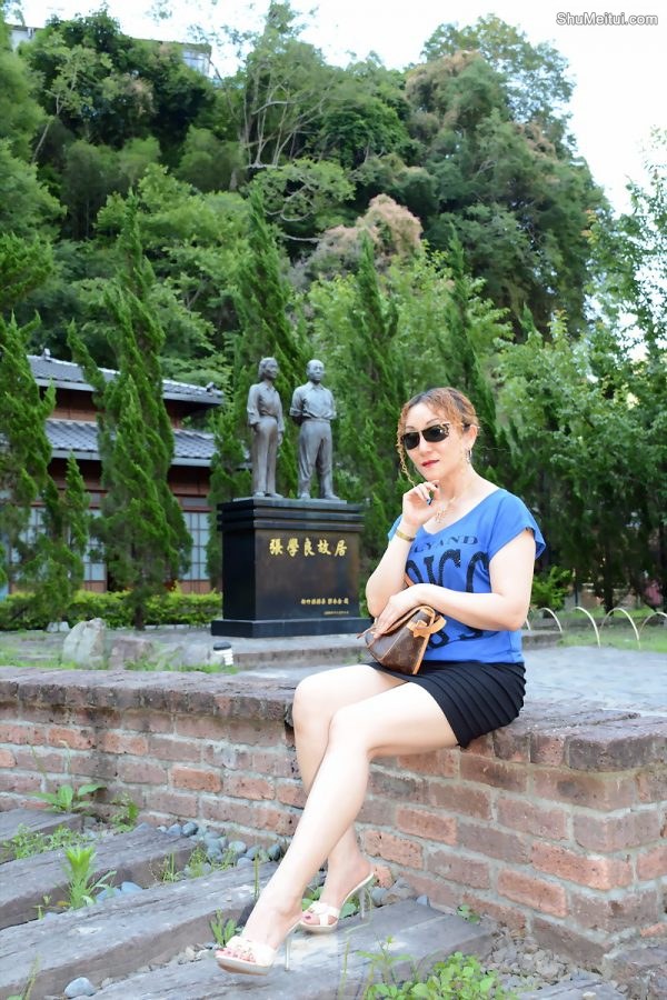 黄发成熟美妇人长腿外拍裙子太短透视装更诱惑[第12张/共63张]