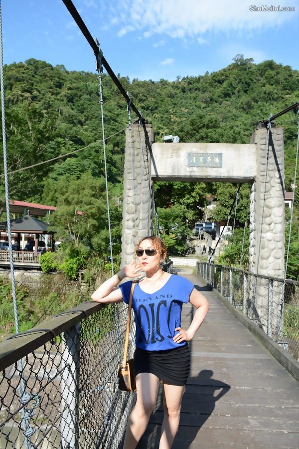 黄发成熟美妇人长腿外拍裙子太短透视装更诱惑[第13张/共63张]