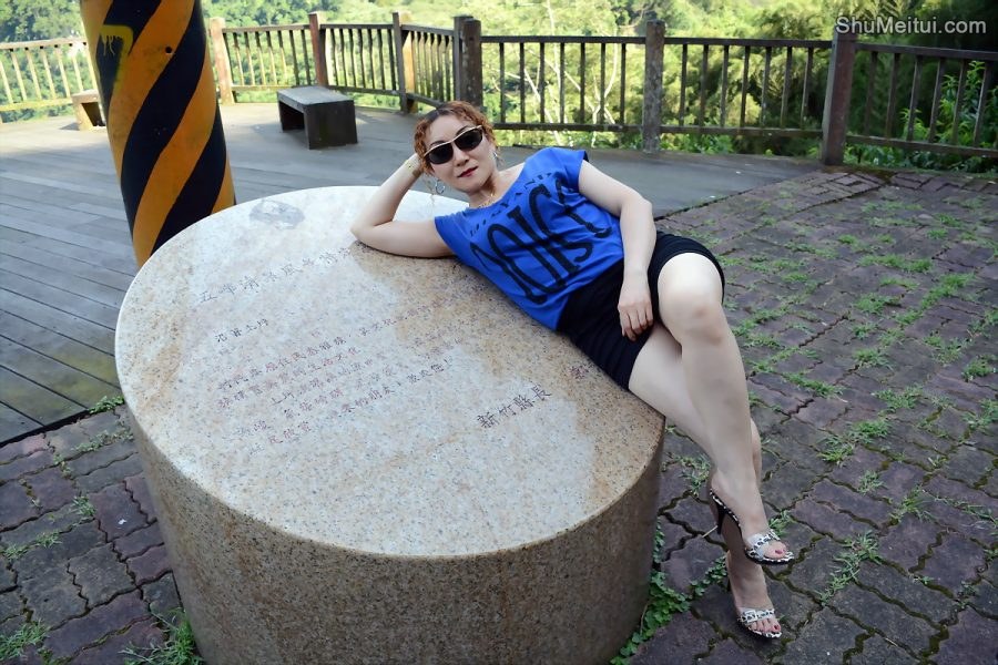 黄发成熟美妇人长腿外拍裙子太短透视装更诱惑[第19张/共63张]