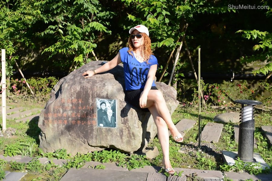 黄发成熟美妇人长腿外拍裙子太短透视装更诱惑[第2张/共63张]