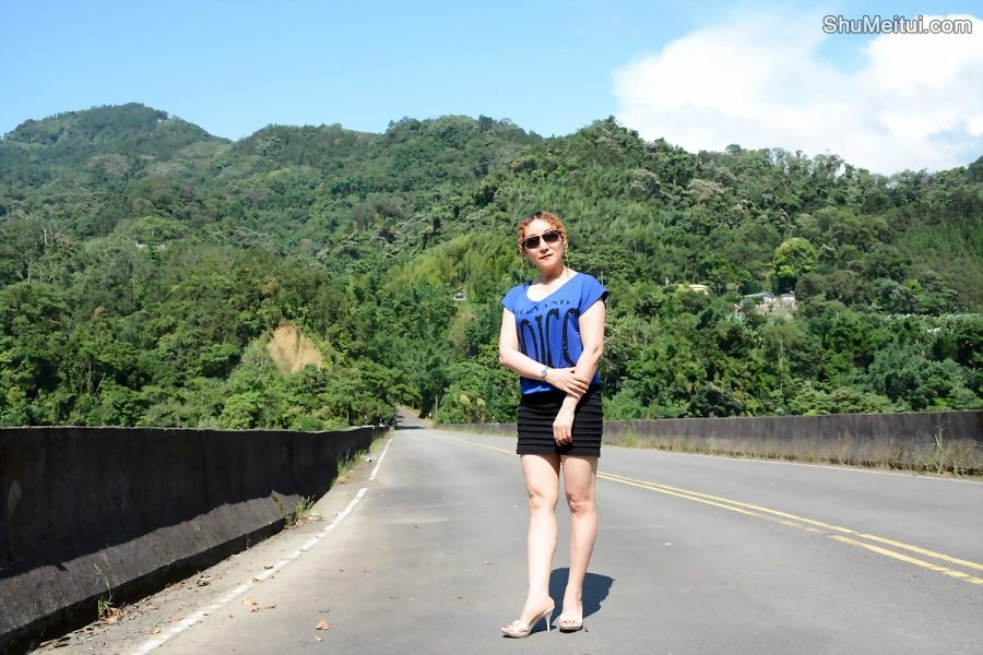 黄发成熟美妇人长腿外拍裙子太短透视装更诱惑[第28张/共63张]