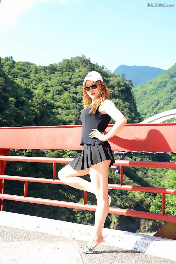 黄发成熟美妇人长腿外拍裙子太短透视装更诱惑[第39张/共63张]