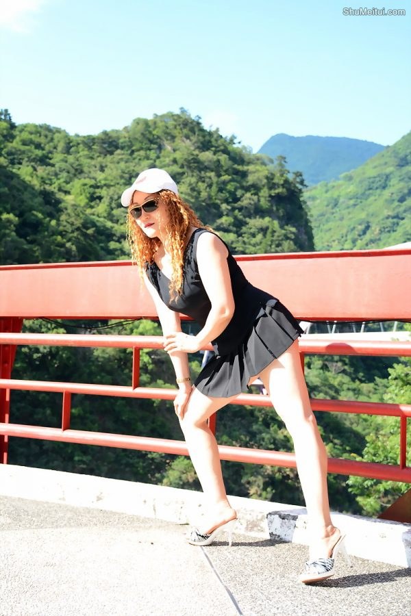 黄发成熟美妇人长腿外拍裙子太短透视装更诱惑[第52张/共63张]