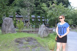 黄发成熟美妇人长腿外拍裙子太短透视装更诱惑