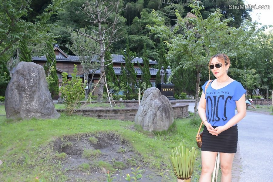 黄发成熟美妇人长腿外拍裙子太短透视装更诱惑[第7张/共63张]