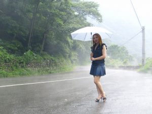 金发墨镜美熟宝岛甜甜山野度假村秀丰满长腿