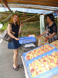 金发墨镜美熟宝岛甜甜山野度假村秀丰满长腿