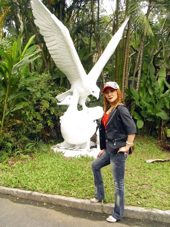 染了黄发的熟女宝岛甜甜这次穿上了牛仔裤配高跟鞋[第11张/共42张]