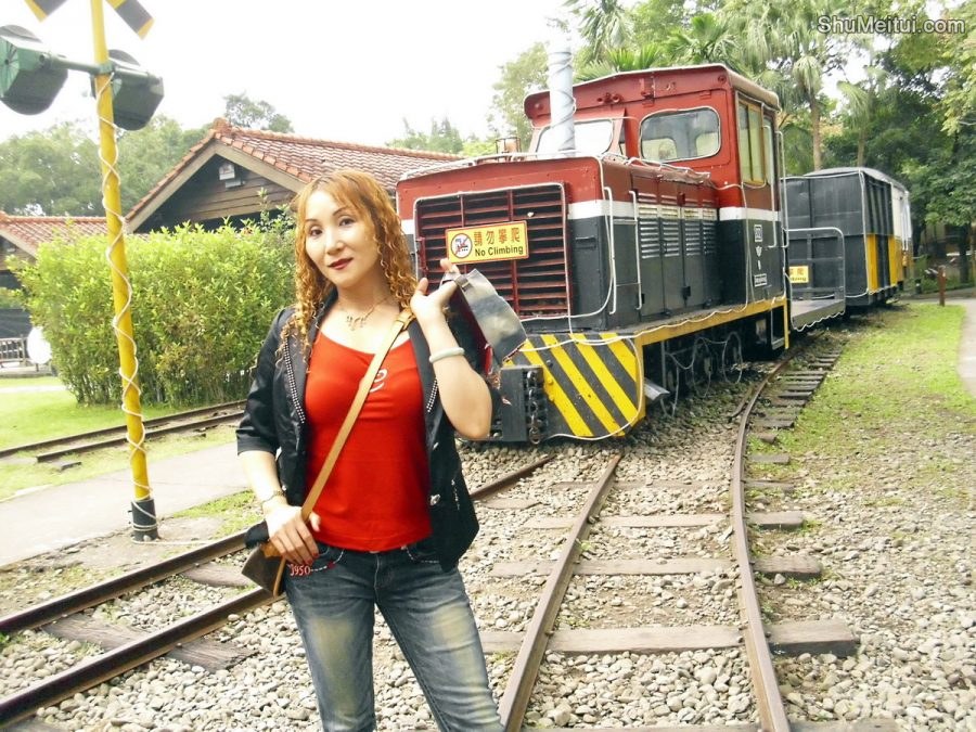 染了黄发的熟女宝岛甜甜这次穿上了牛仔裤配高跟鞋[第8张/共42张]