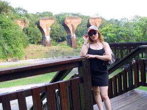 气质美姐环游台湾牛仔裤和短裙都很漂亮