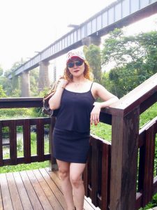 气质美姐环游台湾牛仔裤和短裙都很漂亮