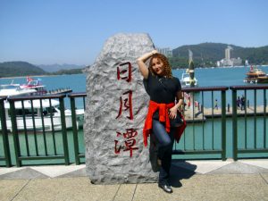 气质美姐环游台湾牛仔裤和短裙都很漂亮