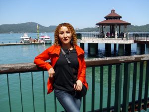 气质美姐环游台湾牛仔裤和短裙都很漂亮