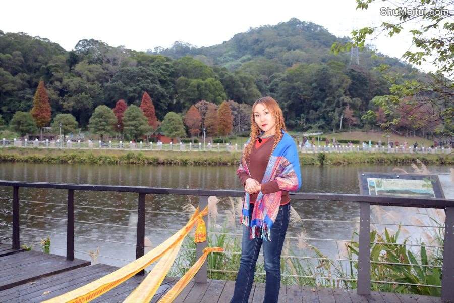 熟女宝岛甜甜秋日外拍景色醉人[第12张/共45张]