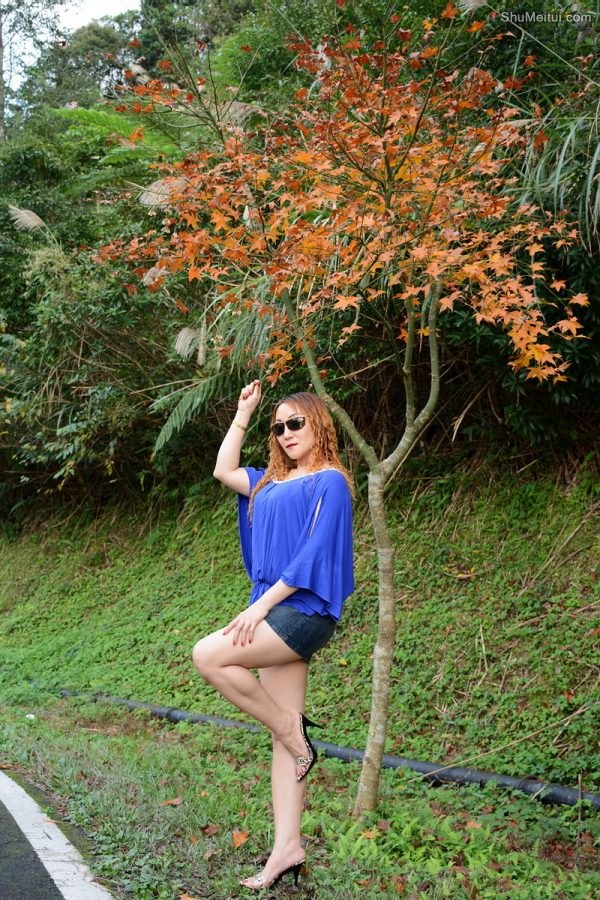 熟女宝岛甜甜秋日外拍景色醉人[第2张/共45张]