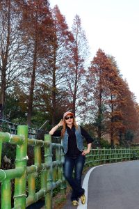 熟女宝岛甜甜秋日外拍景色醉人