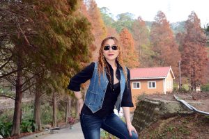 熟女宝岛甜甜秋日外拍景色醉人