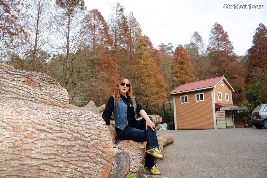 熟女宝岛甜甜秋日外拍景色醉人[第30张/共45张]
