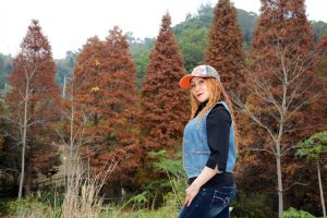 熟女宝岛甜甜秋日外拍景色醉人