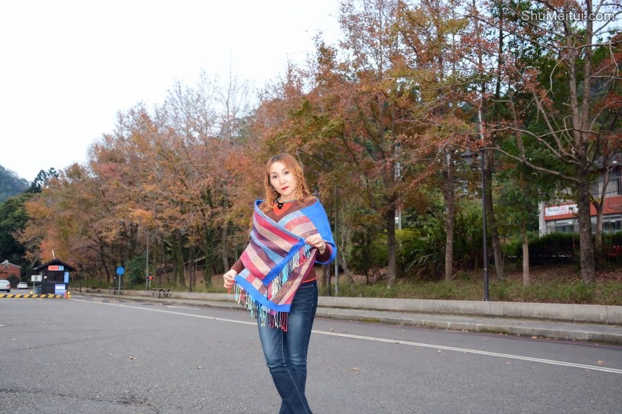 熟女宝岛甜甜秋日外拍景色醉人[第7张/共45张]