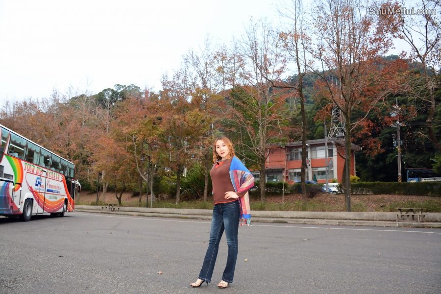 熟女宝岛甜甜秋日外拍景色醉人[第8张/共45张]