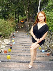 成熟魅力的甜甜姐美腿外拍