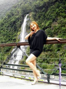 成熟魅力的甜甜姐美腿外拍