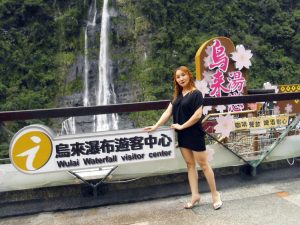 成熟魅力的甜甜姐美腿外拍