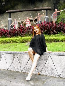 成熟魅力的甜甜姐美腿外拍