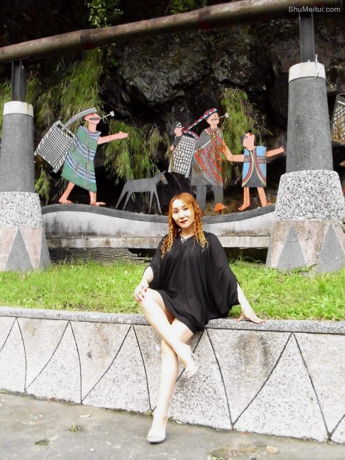 成熟魅力的甜甜姐美腿外拍[第8张/共24张]