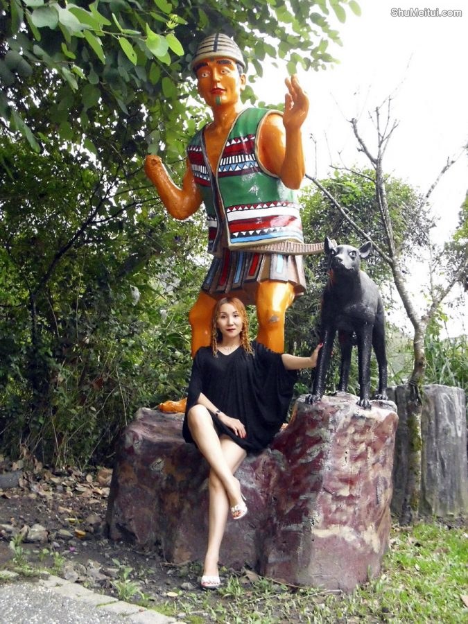 成熟魅力的甜甜姐美腿外拍[第9张/共24张]