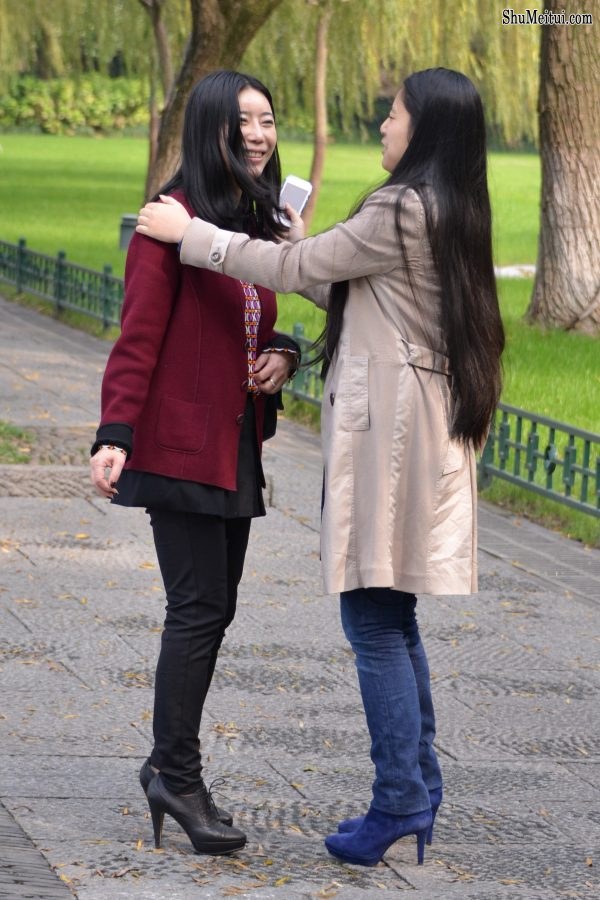 公园里几个素颜美女[第10张/共10张]