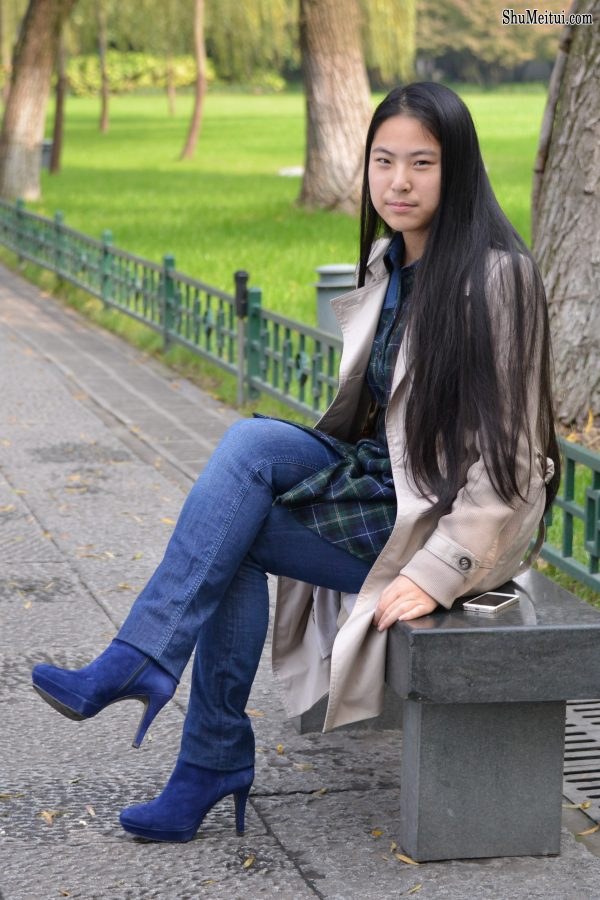 公园里几个素颜美女[第7张/共10张]