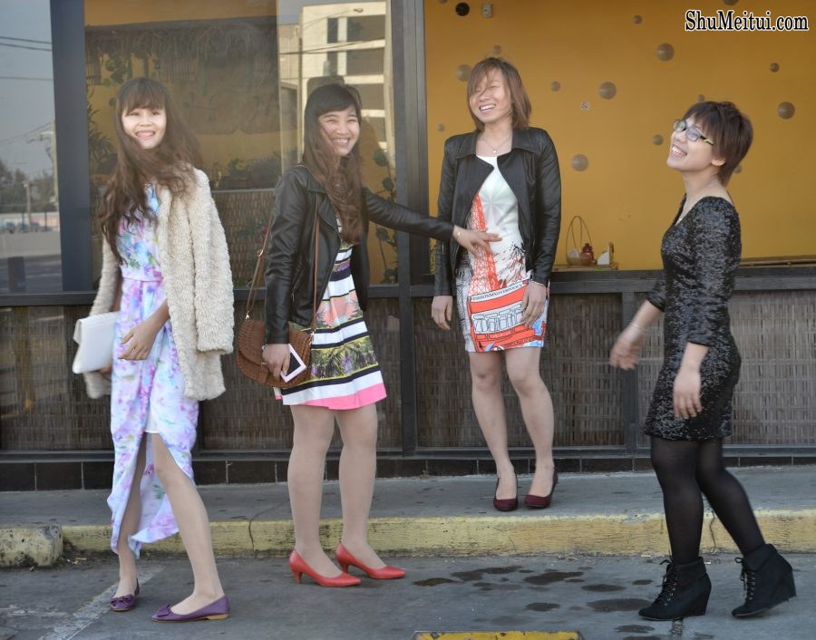 四姐妹有说有笑肉丝黑丝光腿都全了[第1张/共4张]