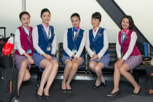 南航空姐肉丝高跟在机场等上班中间最有气质的挑鞋了