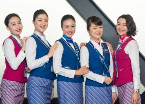 南航空姐肉丝高跟在机场等上班中间最有气质的挑鞋了