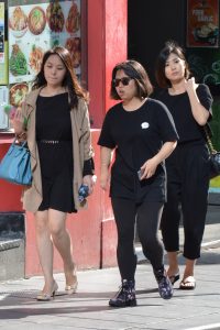 干练气质女人的白腿高跟鞋