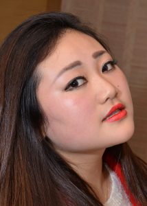 身材丰满的女人穿靴子厚丝袜