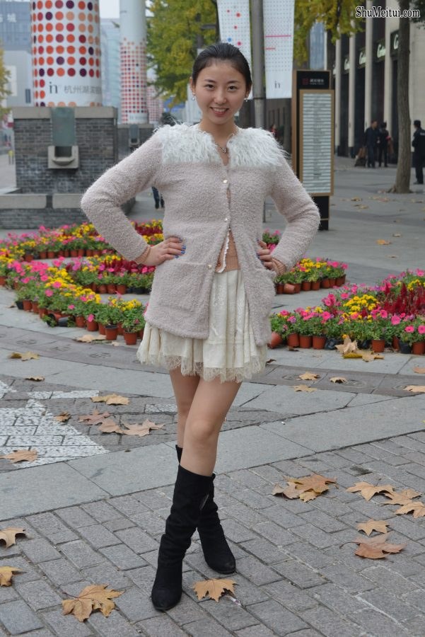 拍一位美腿素人妹子一开始还有些不好意思[第3张/共3张]