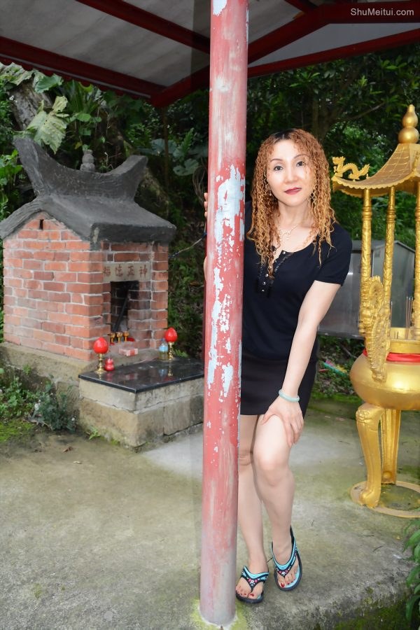 穿高跟拖鞋的金发长腿美妇在福建玩耍[第19张/共35张]