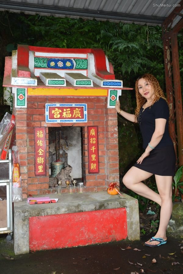 穿高跟拖鞋的金发长腿美妇在福建玩耍[第21张/共35张]