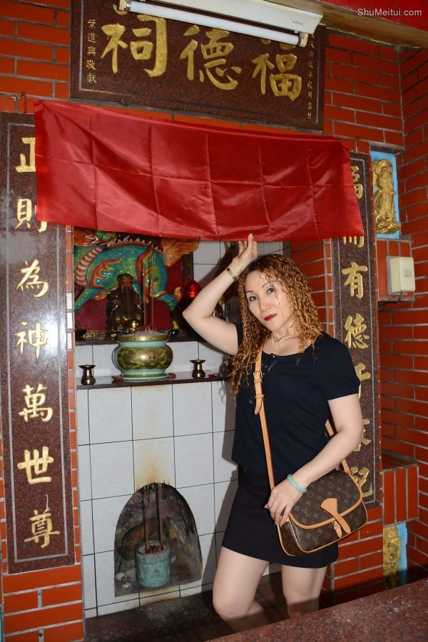 穿高跟拖鞋的金发长腿美妇在福建玩耍[第22张/共35张]