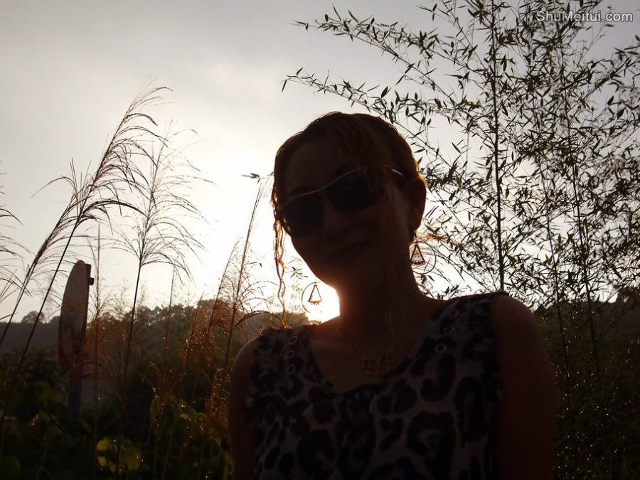 金发墨镜美熟宝岛甜甜山野度假村秀丰满长腿[第23张/共23张]