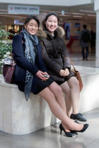 写字楼街拍各种上班女郎的高跟最后那个靴子不错