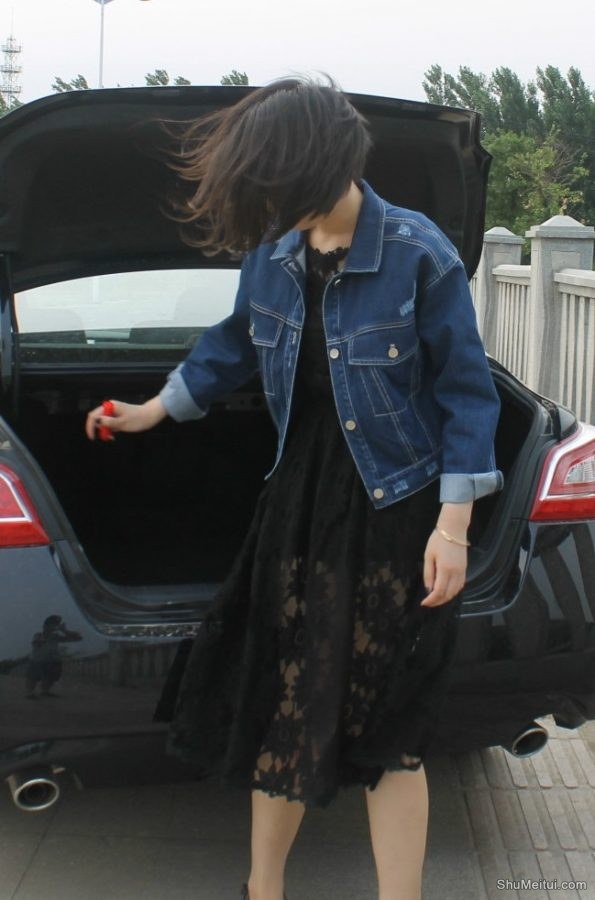 酷帅的短头发人妻牛仔短裤美腿玉足极品[第22张/共35张]