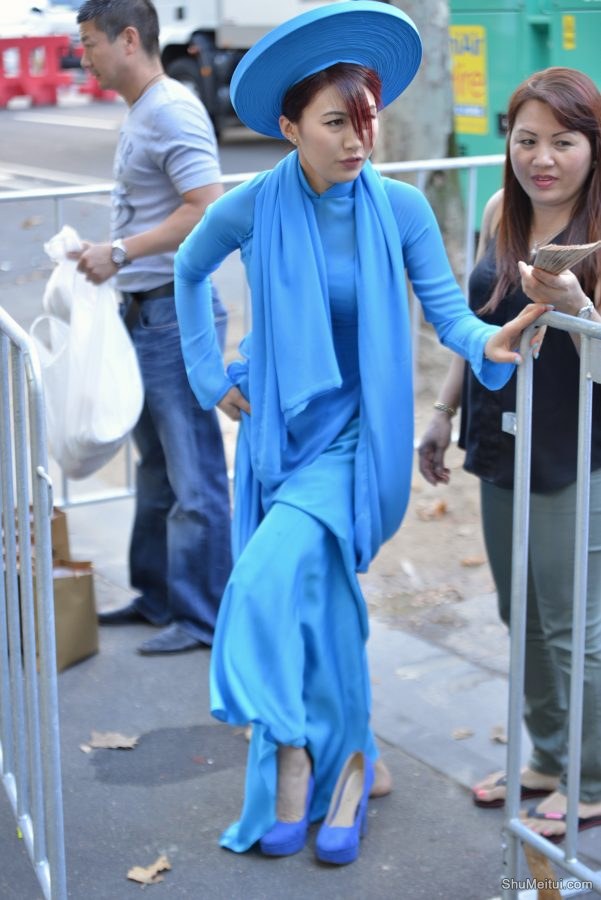 在台上表演的优雅姐姐下台换高跟鞋抓拍[第4张/共4张]