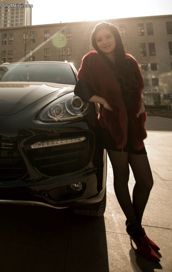 一生一世的黑丝袜长腿当车模[第5张/共7张]