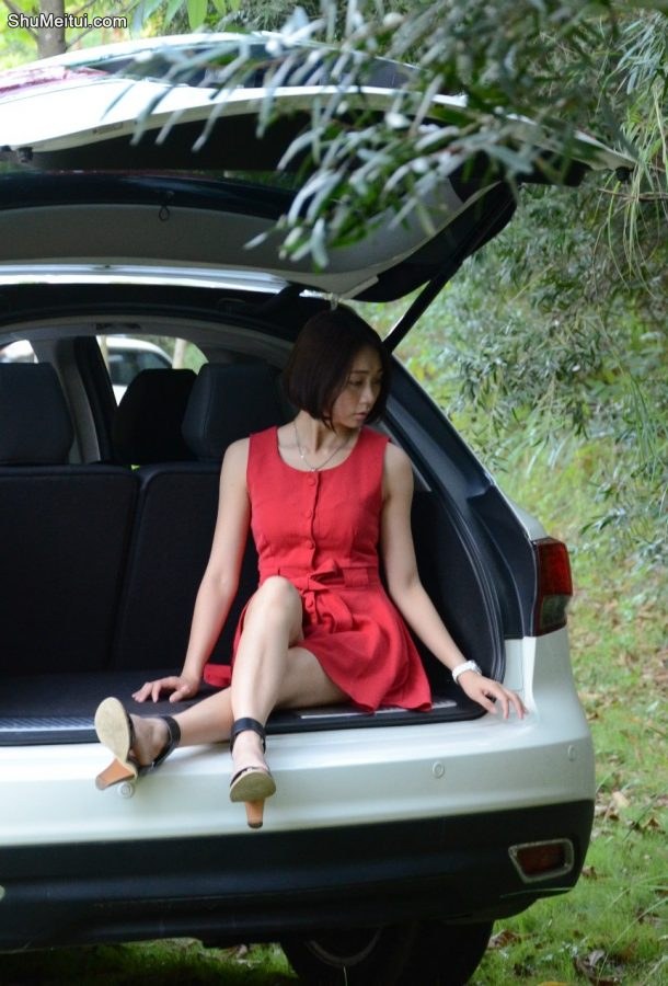 69姐的裙子好漂亮，只盼风来[第1张/共18张]