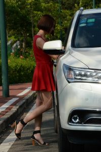 69姐的裙子好漂亮，只盼风来